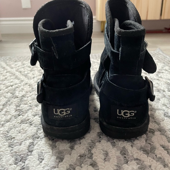 UGG Girl Winter Boots - Picture 1 of 8
